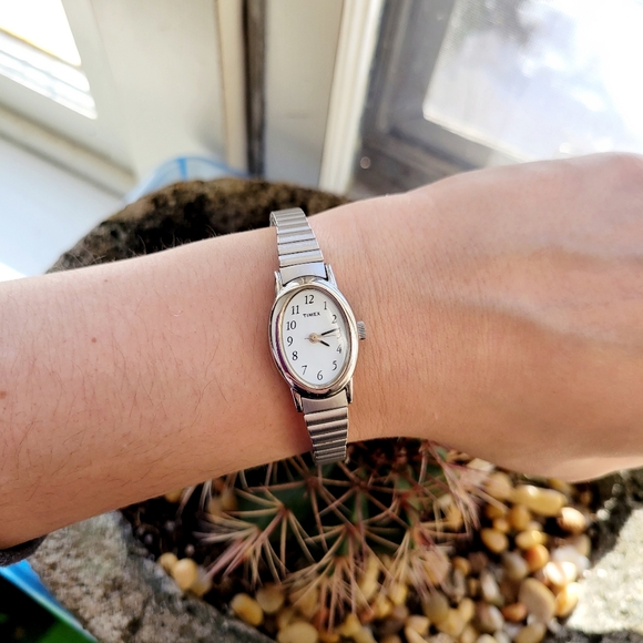 Vintage Timex Dainty Silver Stretch Watch - Picture 4 of 8